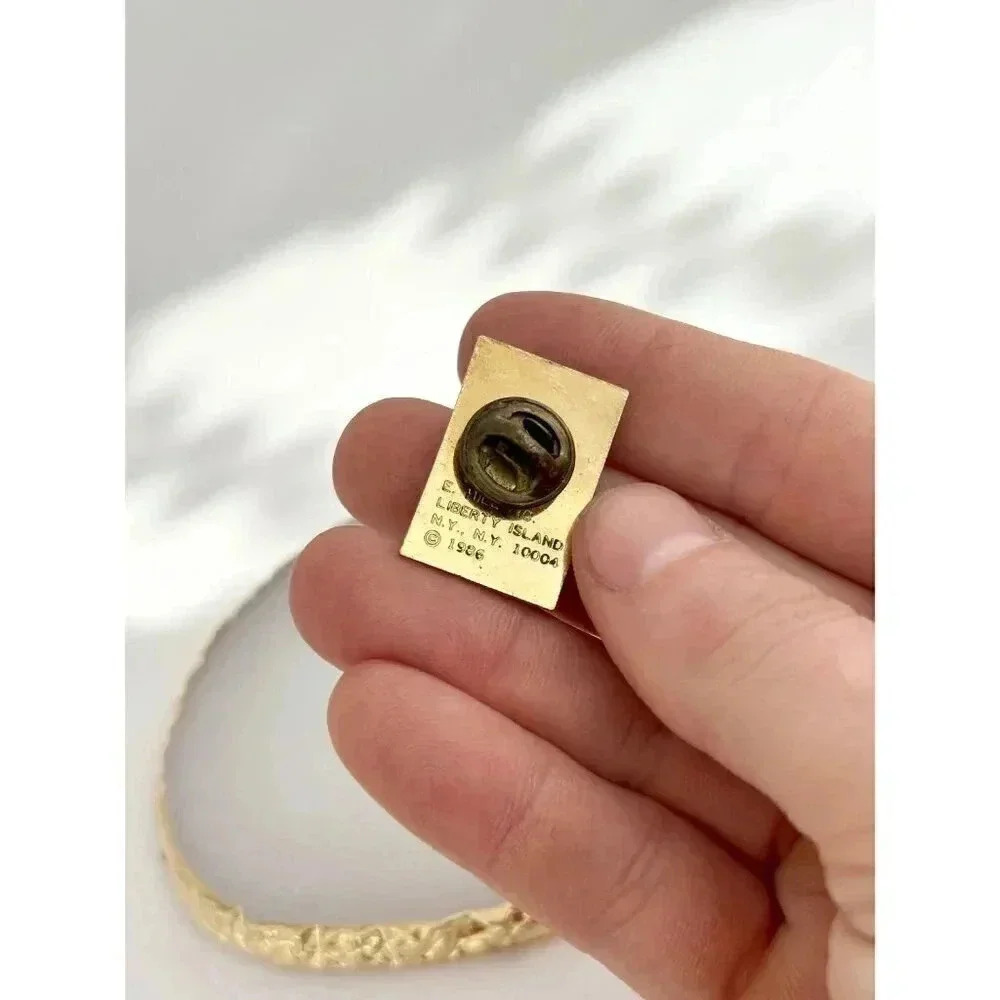 Vintage Statue of Liberty Gold / Green Resin Pin Brooch - Picture 3 of 6